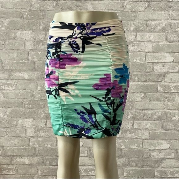 NWT Le Chateau Multicolour Floral Mini Skirt - Picture 2 of 15